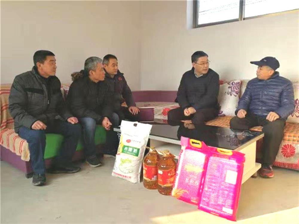 济南产发团体节前访问慰劳第一布告任职村坚苦群体